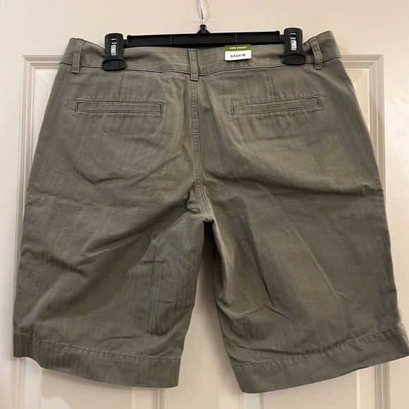 Old Navy ladies Bermuda shorts - Picture 3 of 4